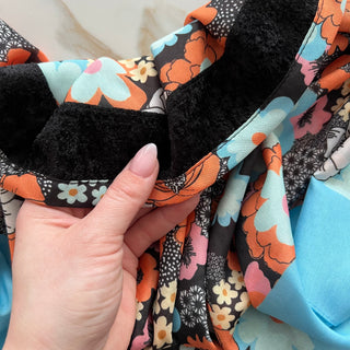 Retro Daisy Triangle Scarf