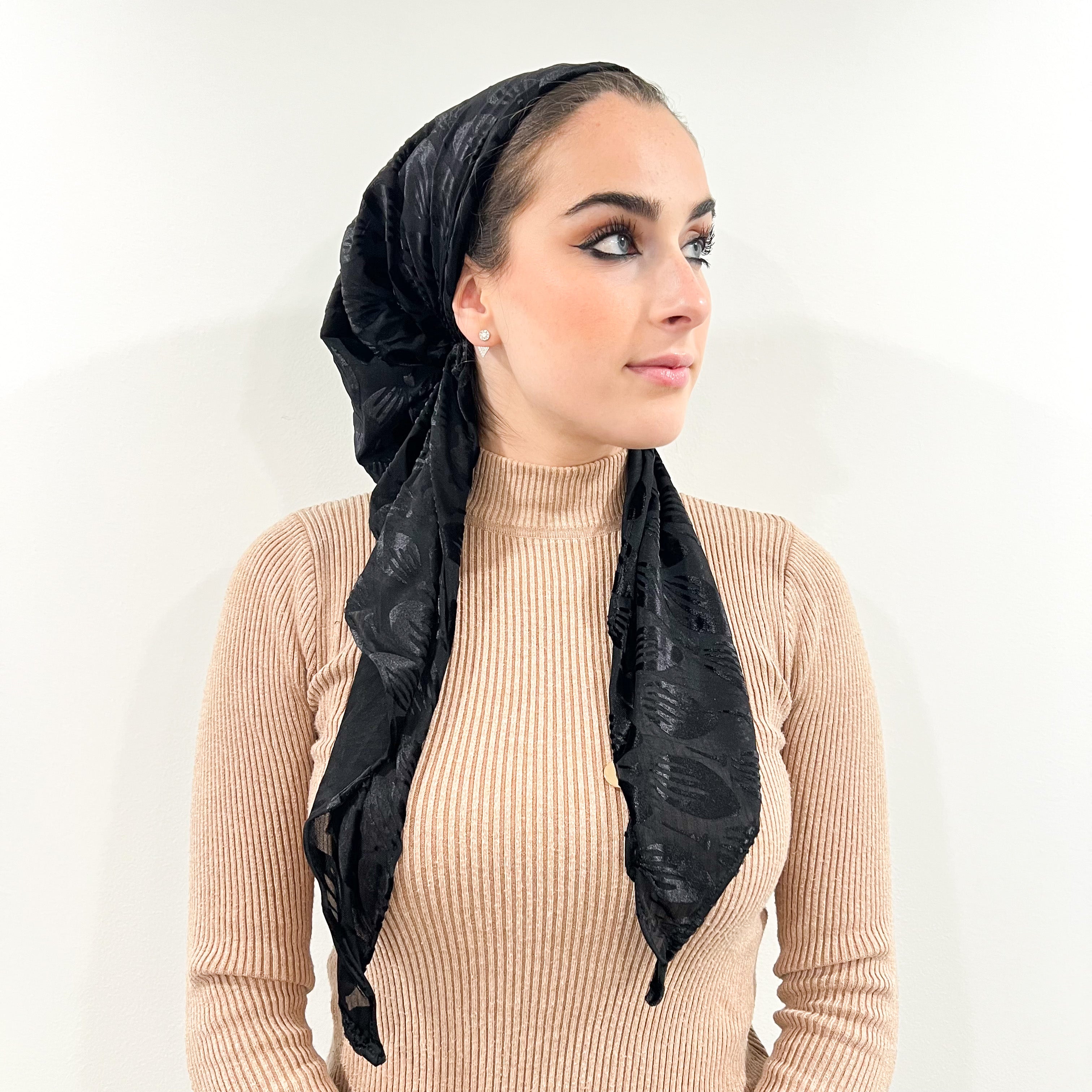 Leaves Velvet Pre-Tied Scarf