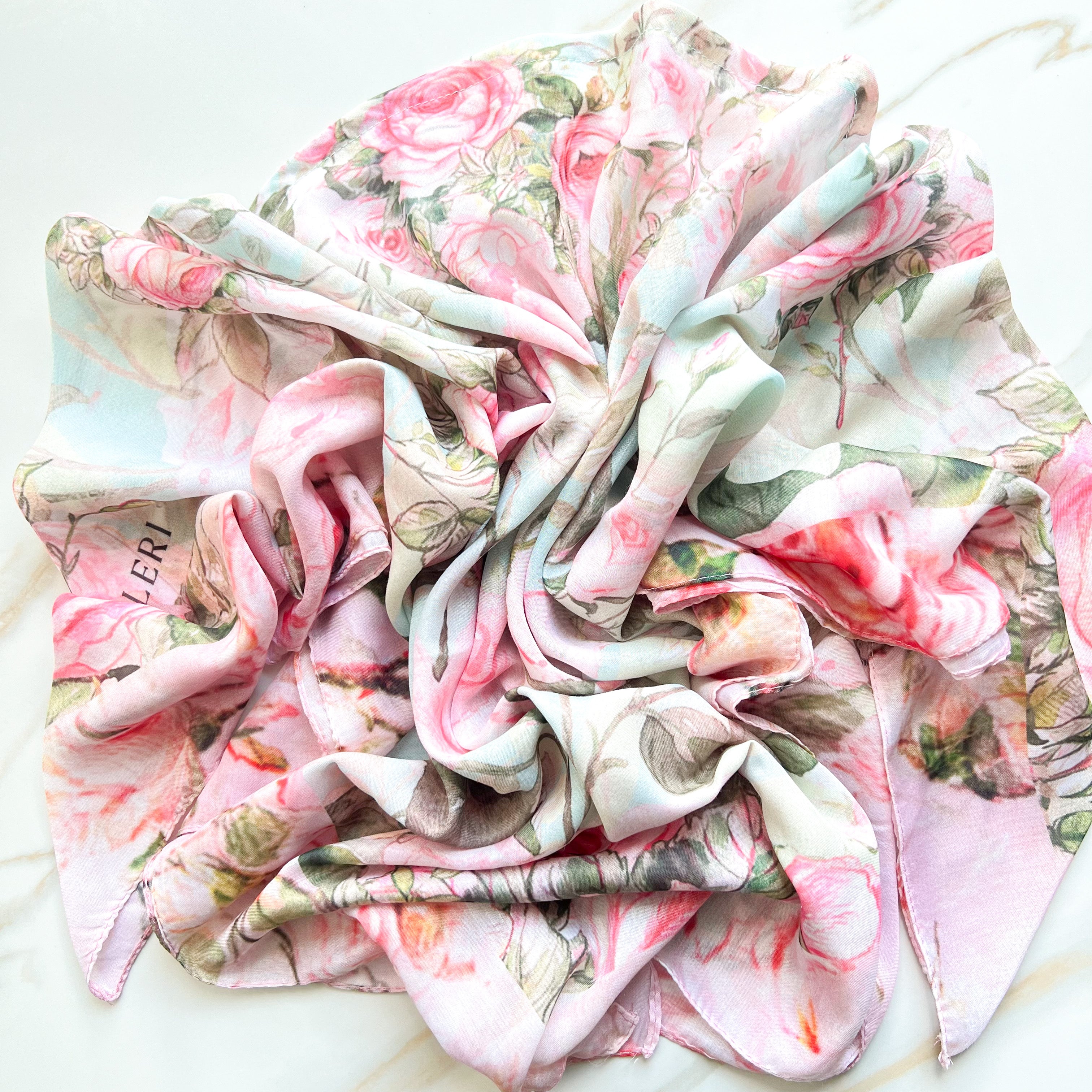 Lizzy 2.0 Triangle Scarf