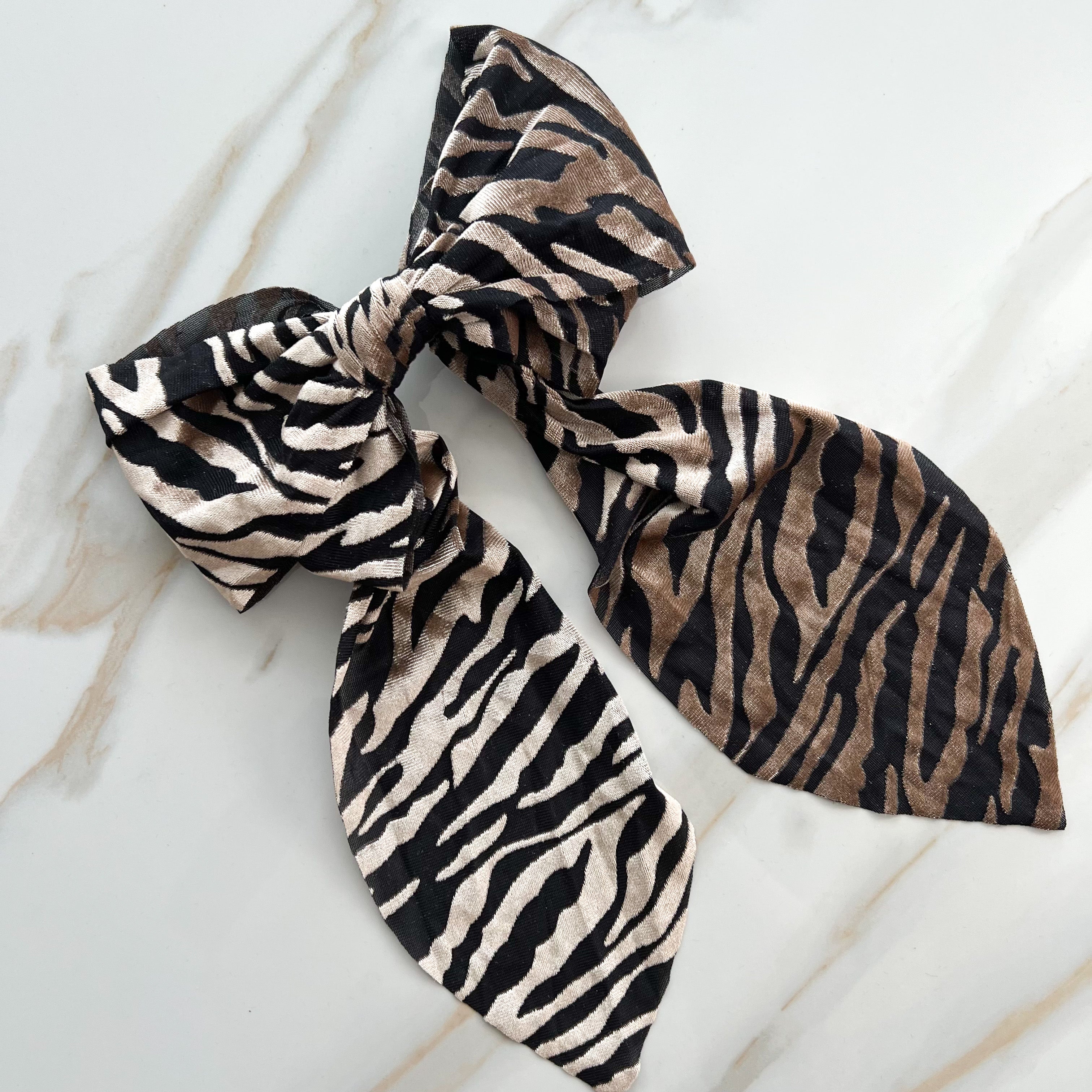 Tiger Velvet Bow - Champagne