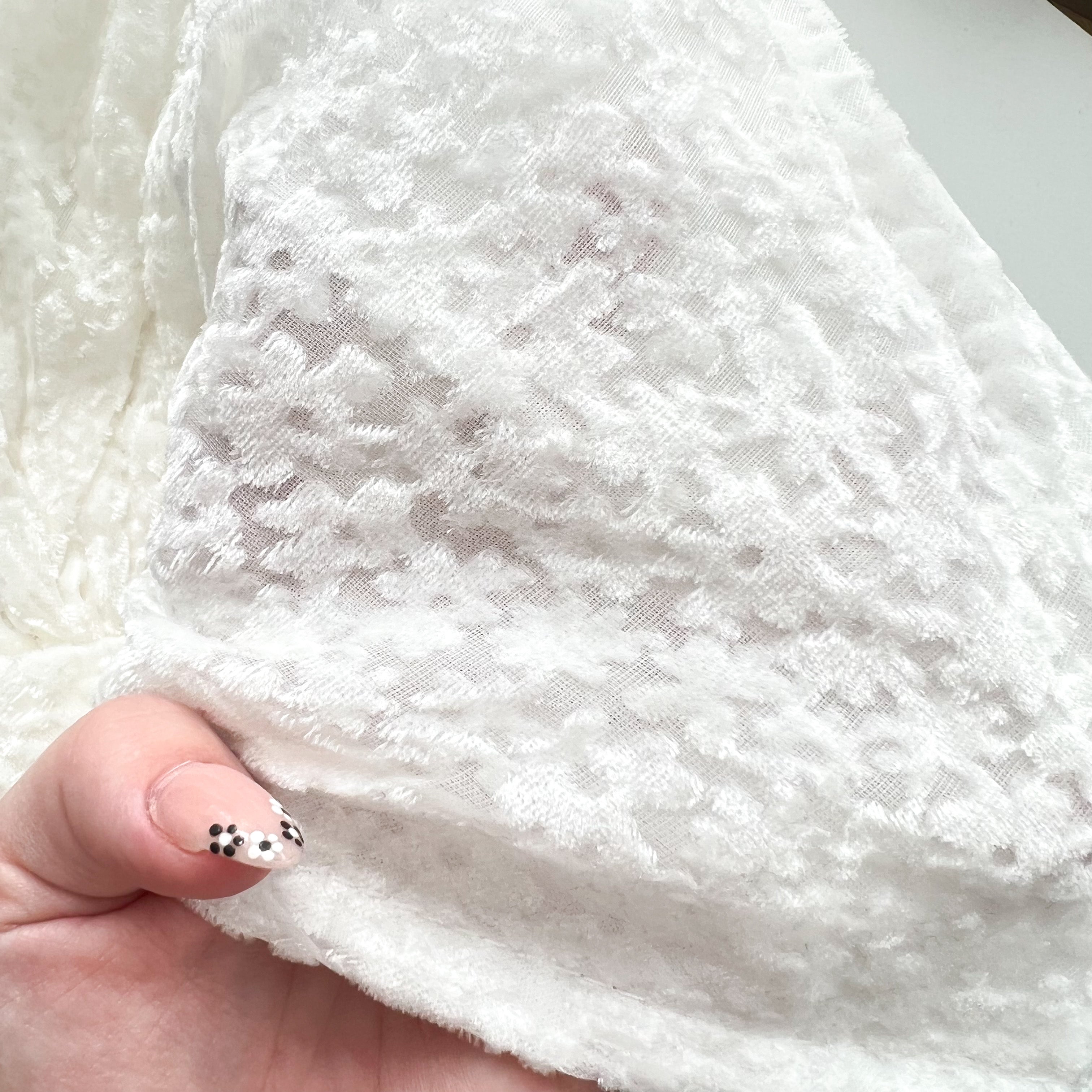 Odette Velvet Pre-Tied Scarf - White