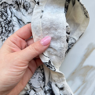 Fleur Noire Light Crinkle Pre-Tied Scarf