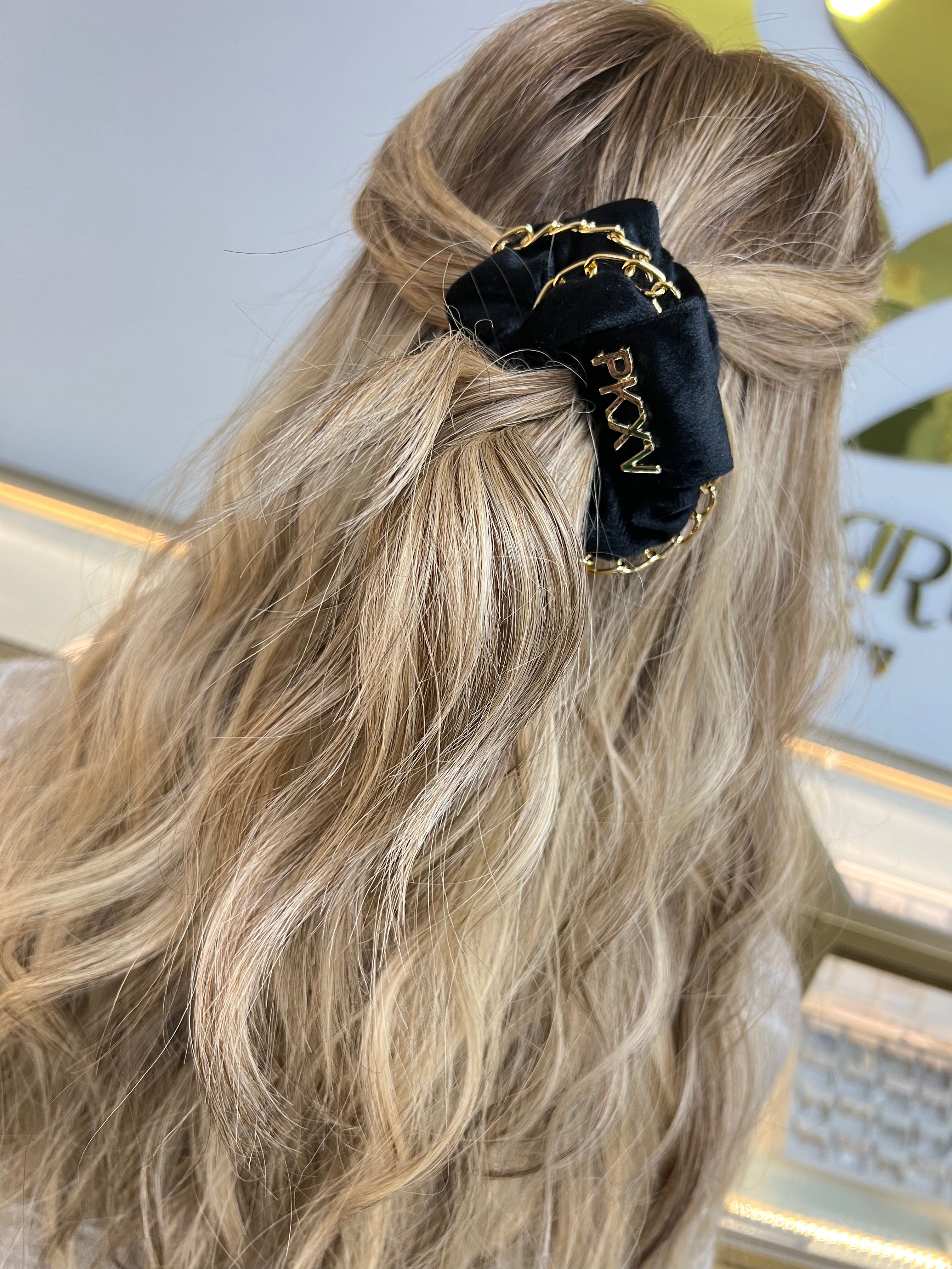 Velvet Chain PK HART X V Scrunchie